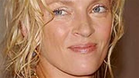 Hello Carnaval: Uma Thurman Bắt Tay Với Những Cây Samba Để Lên Sân Khấu